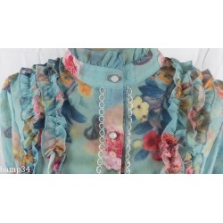 CHEMISIER MOTIF FLEURI ,BOUTONNE DEVANT. MANCHES LONGUES.