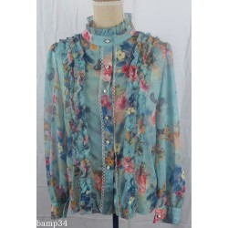 CHEMISIER MOTIF FLEURI ,BOUTONNE DEVANT. MANCHES LONGUES.