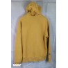 POLO AVEC CAPUCHE MOUTARDE BRODE DEVANT.