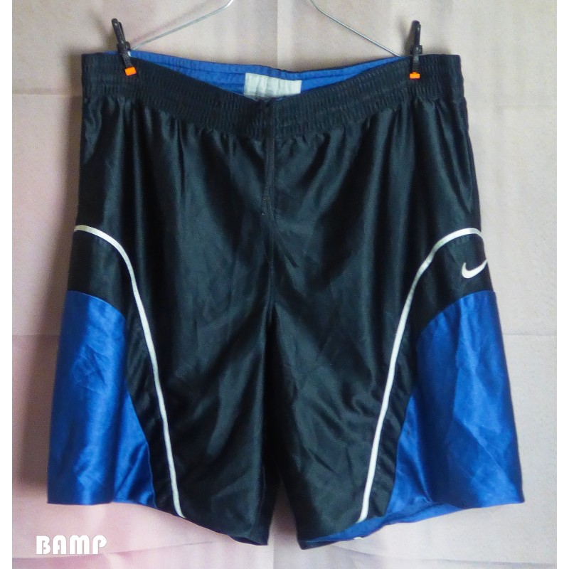 SHORT 100 % POLYESTER GRIS MI-LONG MARQUE nike   NOIRE ET BLEU